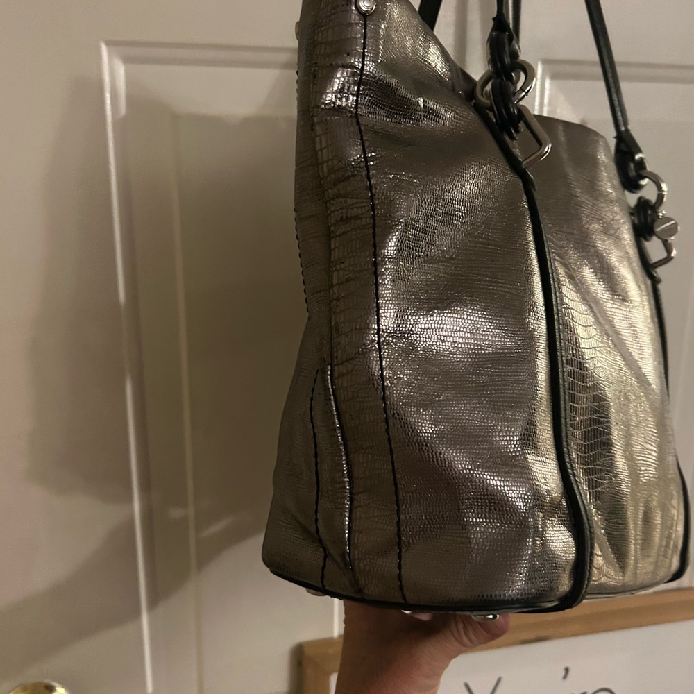 Tumi Traveler Glossy Faux Snakeskin Texture Grey Zip Tote with Leather Trim - Picture 4 of 9